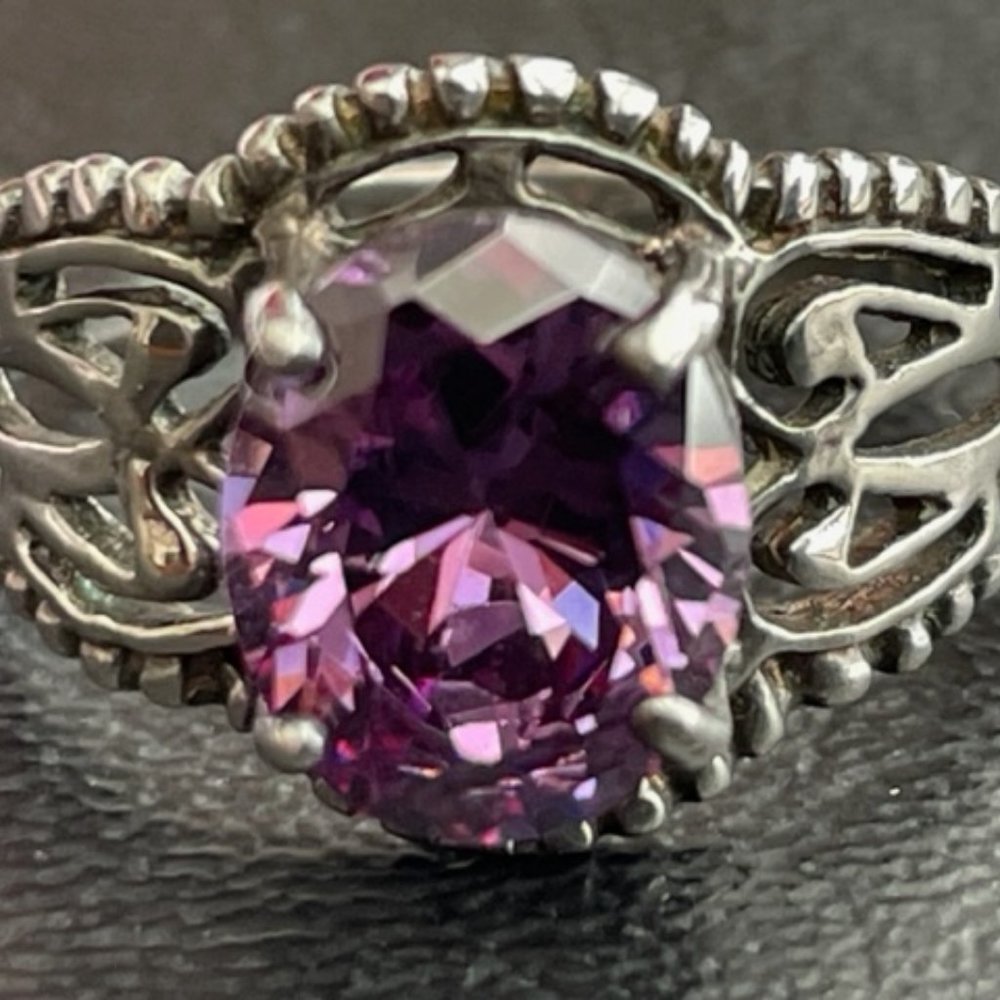 Vintage sterling silver ring with amethyst stone